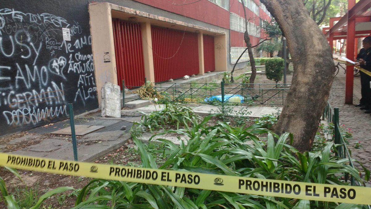 Muere una persona al caer de edificio en Tlatelolco
