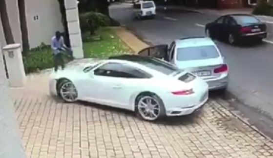 #Video Conductor evita ser asaltado en Sudáfrica