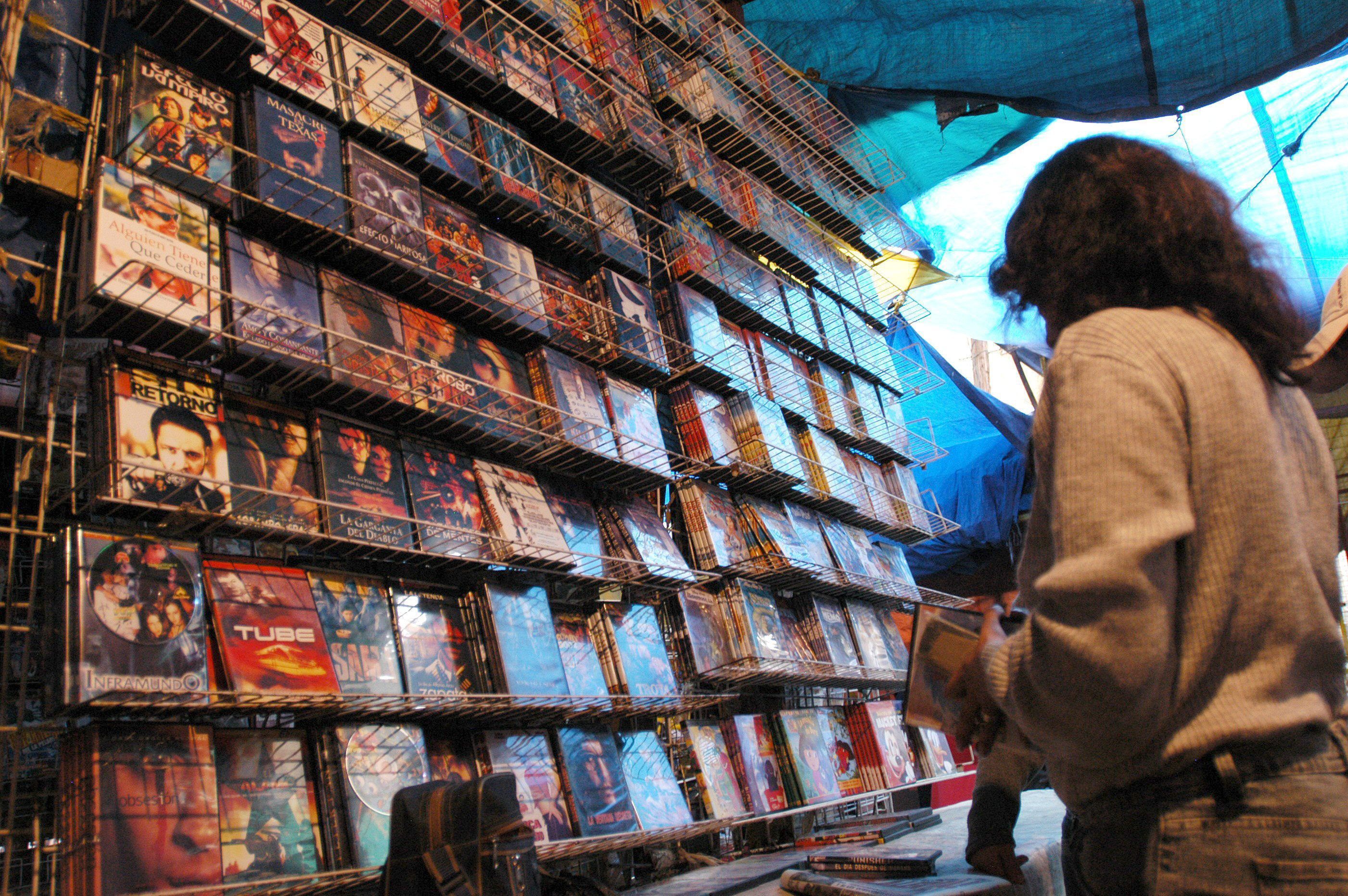 Ocho pequeños actos cotidianos que, al final, son corrupción - pirateria-mexico