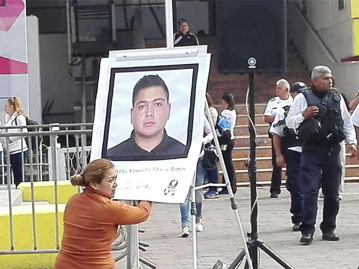 Homenajean a policías asesinados en Neza - policía-2