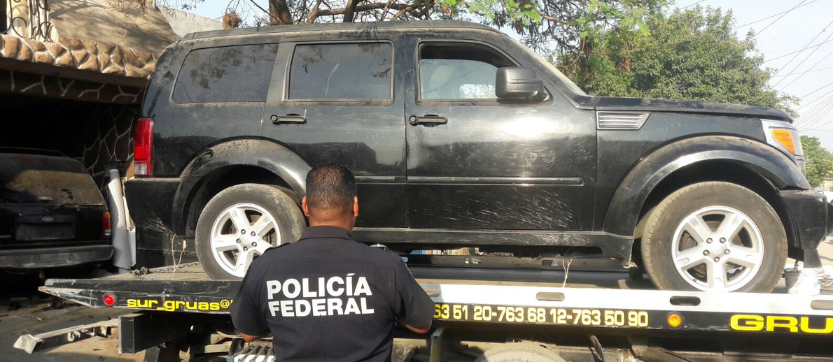 Policía Federal asegura vehículos, armas y droga en cateo a predio en León