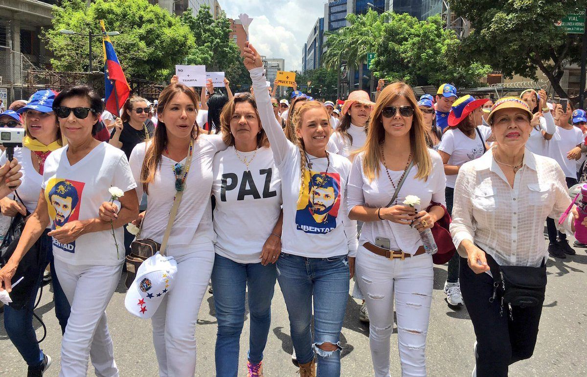 Maduro decreta nuevo estado de excepción y emergencia económica - protesta-mujeres-venezuela4-e1494100565432