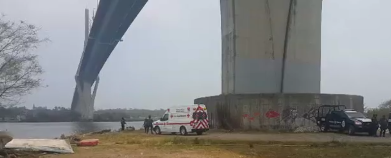 Hombre se suicida desde el Puente Tampico