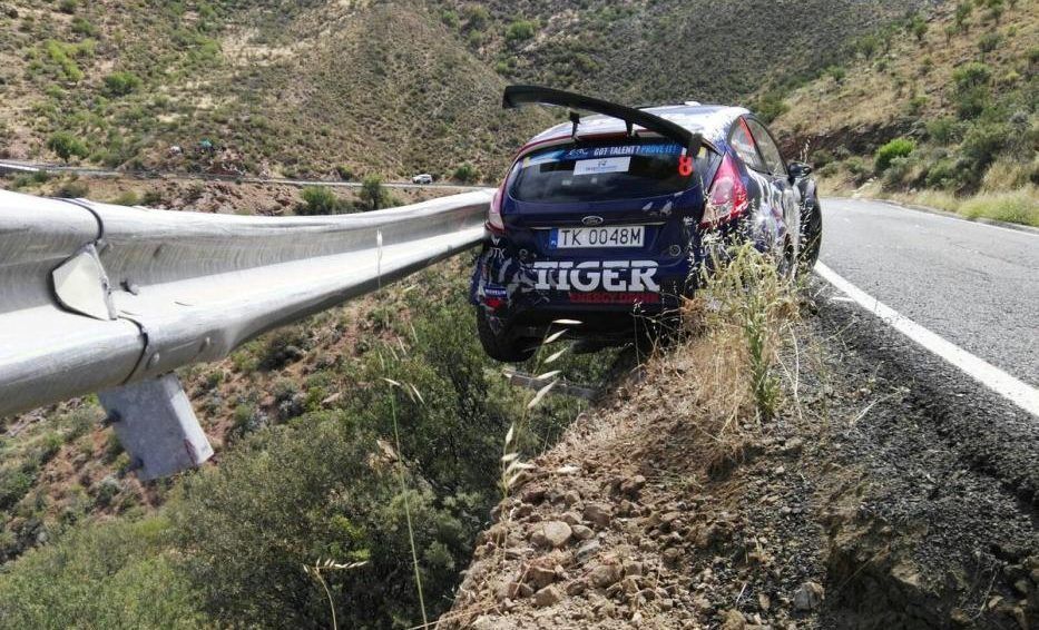 #Video Piloto por poco cae de acantilado durante rally