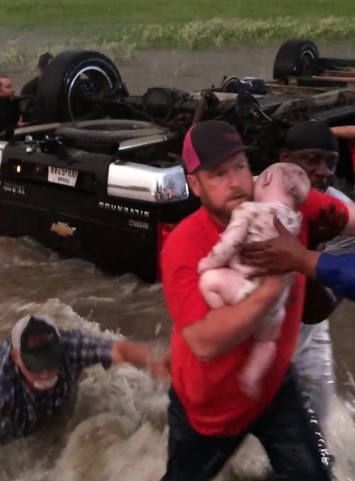 #Video Hombres salvan a niños de morir ahogados en Texas - rescate-niños-texas