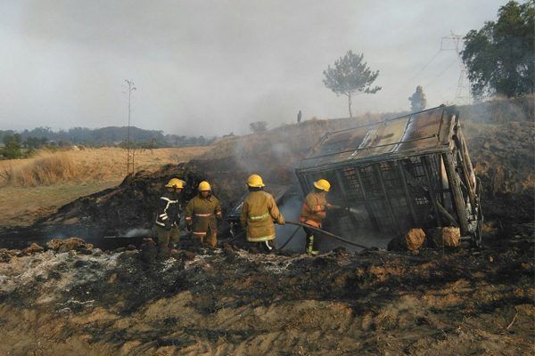 Se incendia camioneta que transportaba hidrocarburo robado en Puebla - robo-combustible