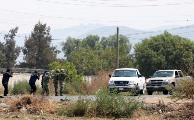 Decomisan 11 vehículos usados en robo de combustible
