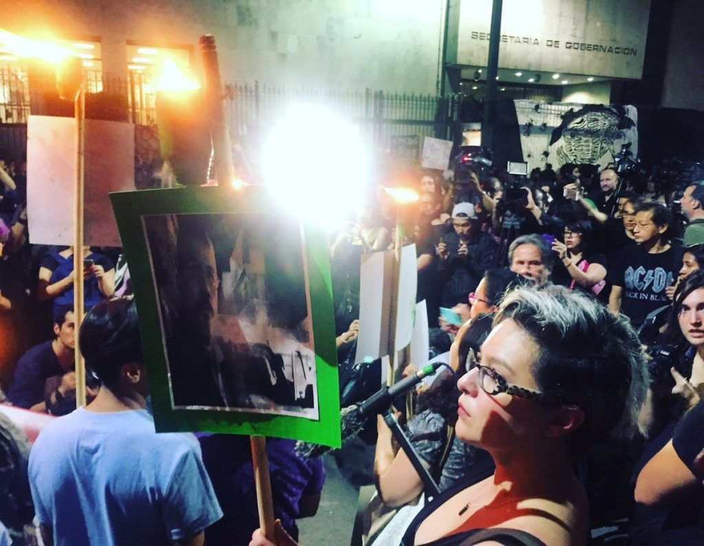 Periodistas protestan frente a la Secretaría de Gobernación tras el asesinato de Javier Valdez - segob-2-1024x794