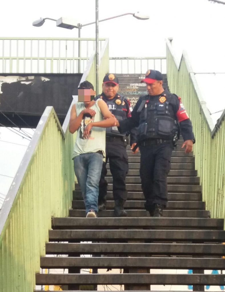 Policía frustra suicidio en paradero Pantitlán - suicida-1-788x1024