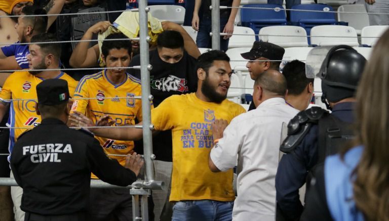 Liberan a 30 detenidos tras disturbios en el Clásico del Norte Liberan a 30 detenidos tras disturbios en el Clásico del Norte