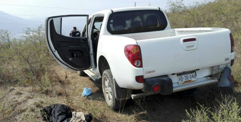 Comando armado secuestra a policía y médicos en Guerrero - tixtla-8