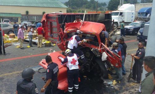 Volcadura de tráiler en la México-Toluca deja cuatro heridos - toluca-tráiler