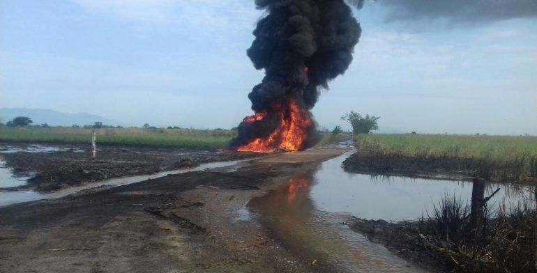 Mueren cuatro por fuga en toma clandestina en Veracruz - toma-clandestina