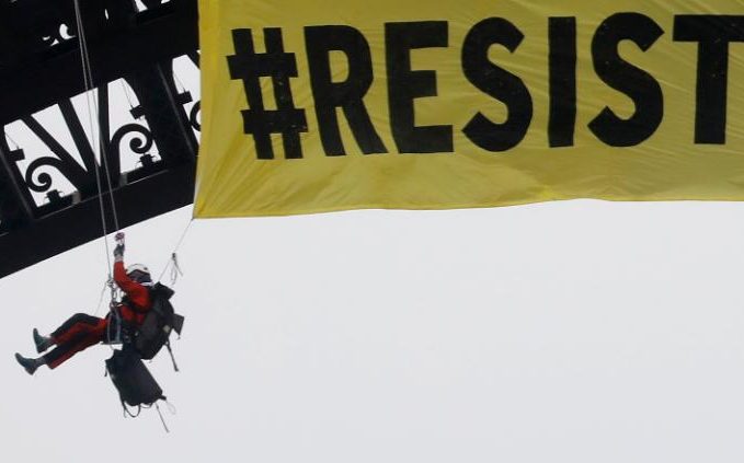 Greenpeace coloca pancarta contra Le Pen en la Torre Eiffel - torre-eiffel-le-ppen