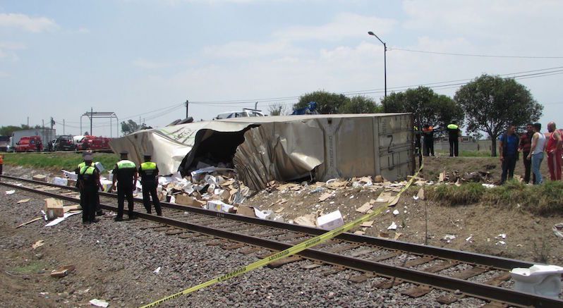 Vuelca tráiler en la Toluca-Palmillas - trailer-5