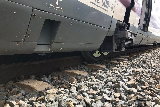 Descarrila tren con 400 pasajeros en España