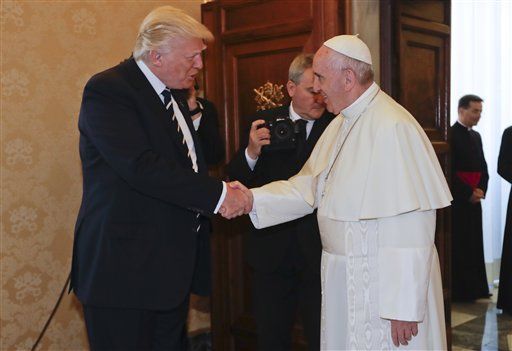 Trump y papa Francisco abordan promoción de paz en el mundo - trump-papa-francisco-1