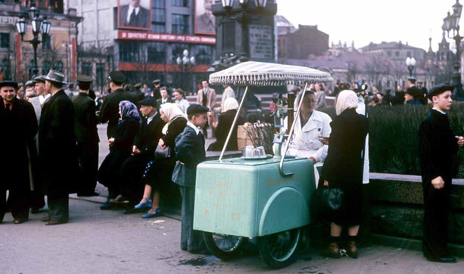 #Imágenes Descubren fotografías a color de la vida cotidiana en la URSS - urss-4-e1494945035622