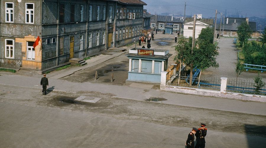#Imágenes Descubren fotografías a color de la vida cotidiana en la URSS - urss11