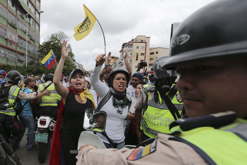 Maduro va por nueva Constitución. Oposición sale a protestar - venezuela-oposición