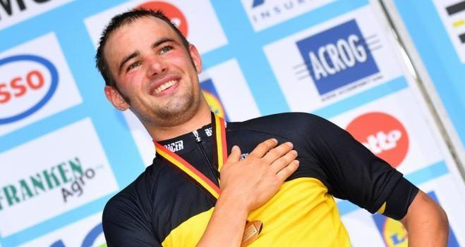 Ciclista pide una cita de manera ingeniosa