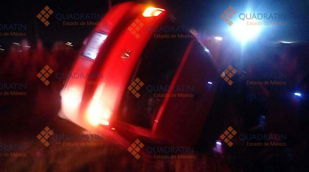 Mueren dos jóvenes tras volcadura en Santa Cruz Atizapán - volcadura-2