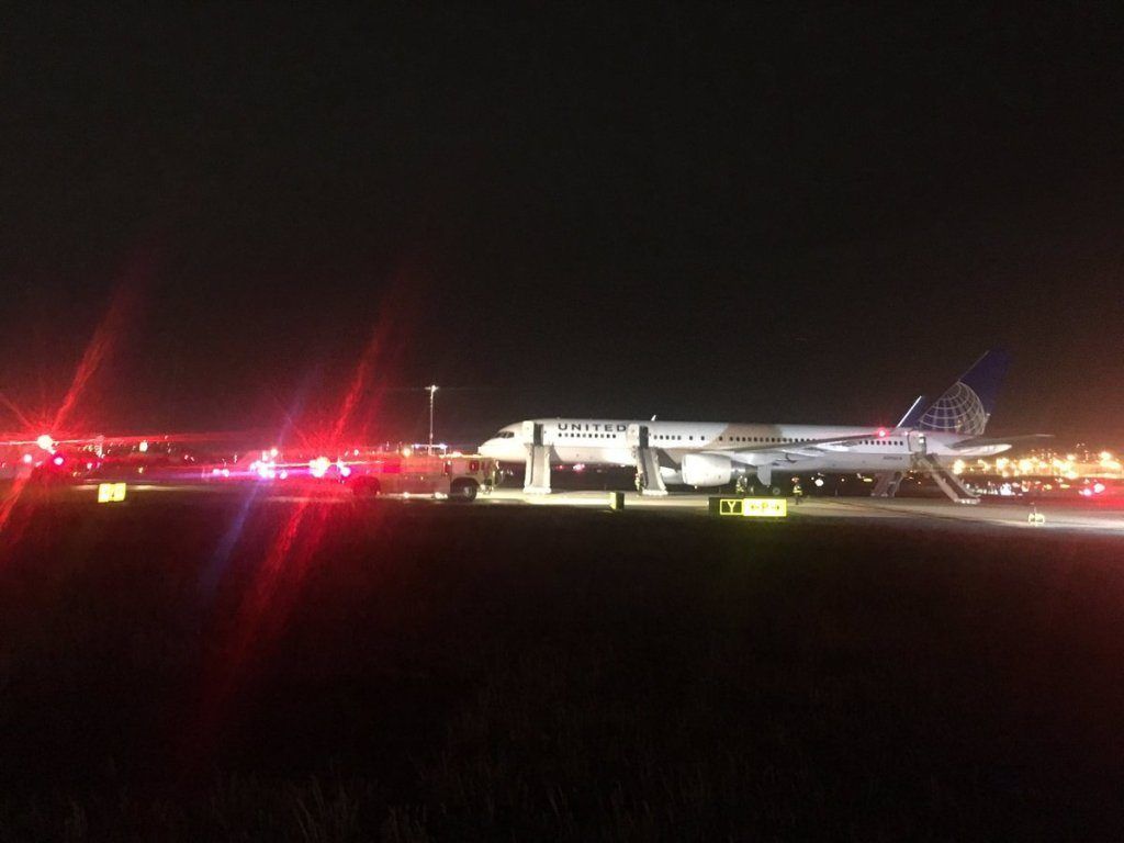 Cierran temporalmente aeropuerto de Newark por fuego en motor de avión - vuelo-united-1-1024x768