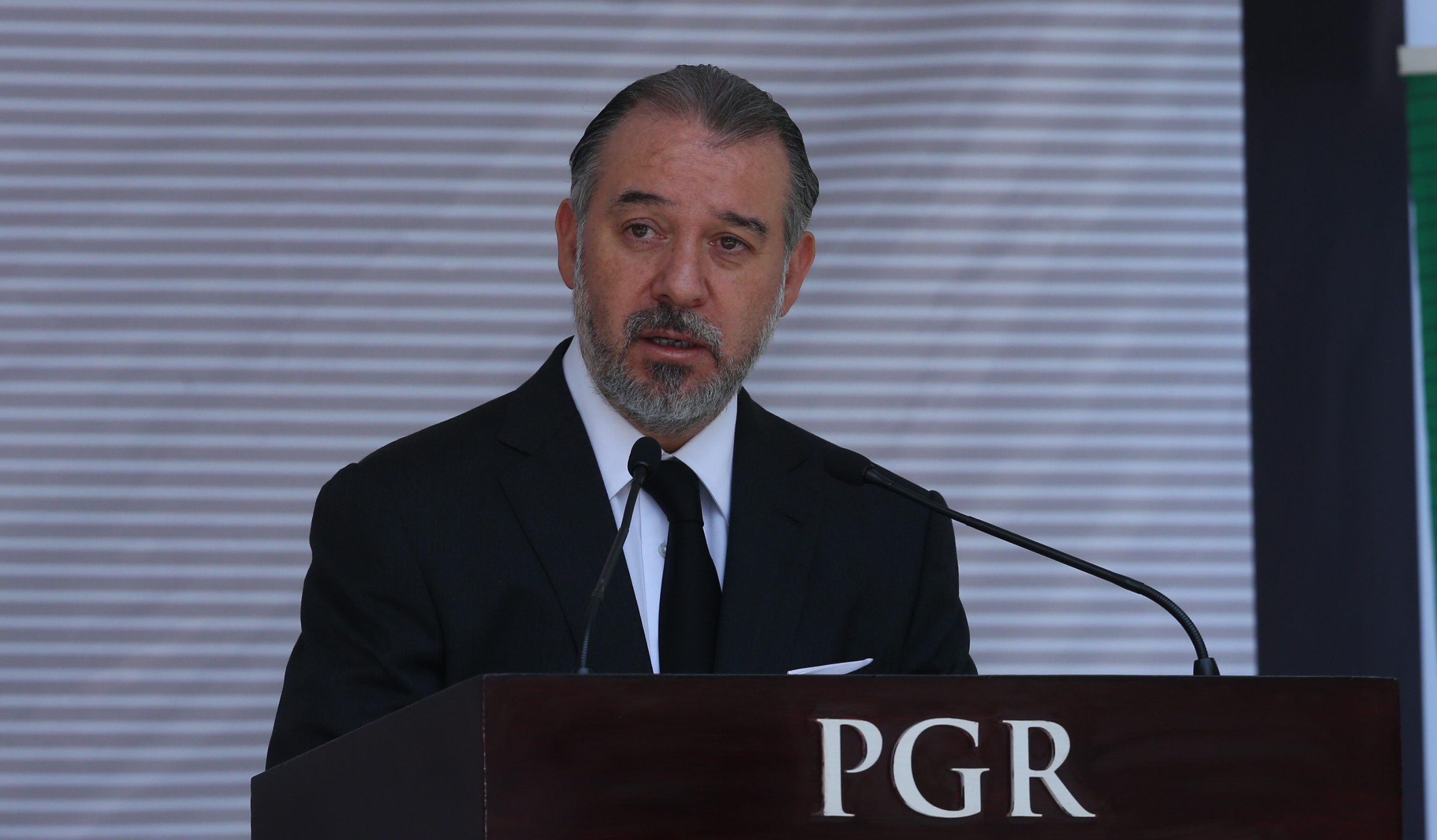 Procurador rinde homenaje luctuoso al agente Enrique Rodríguez