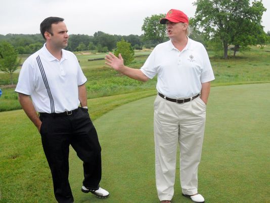 De caddie de Trump a tener un puesto en la Casa Blanca - 635886855616814641-Trump-and-Scavino