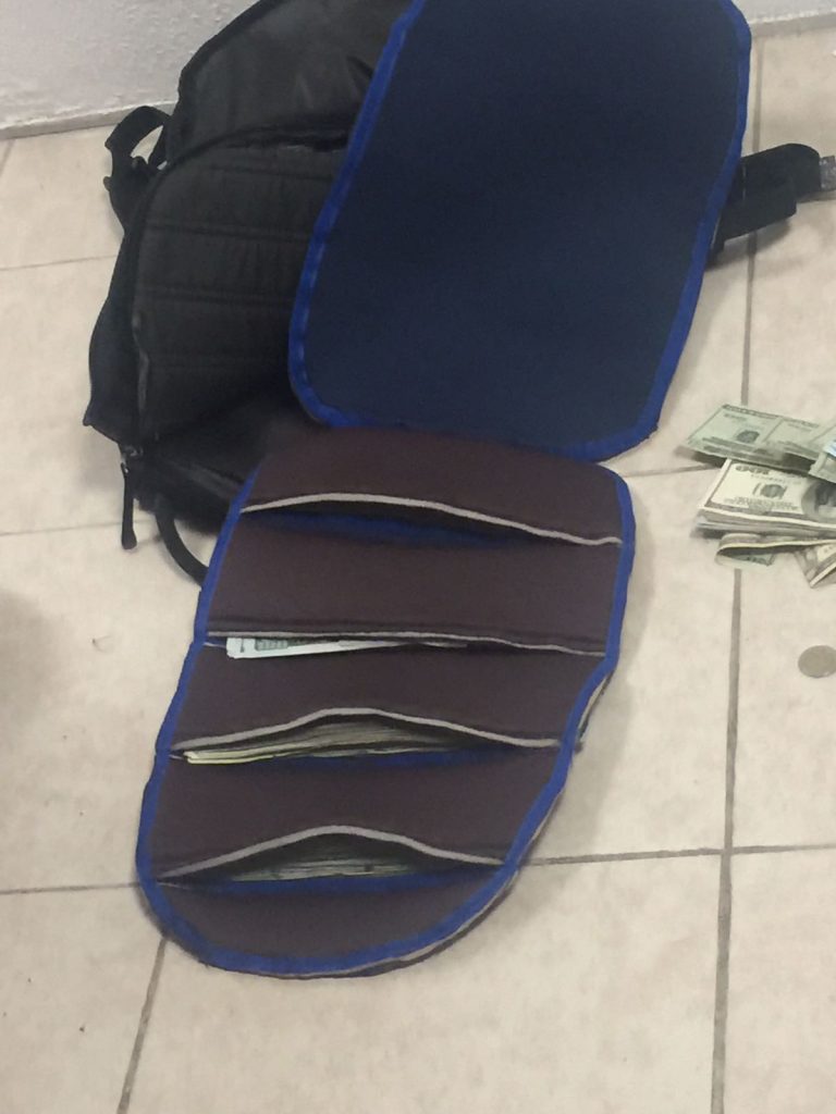 Detienen a pareja de colombianos con 225 mil dólares en el AICM - AICM-DÓLARES-2-768x1024