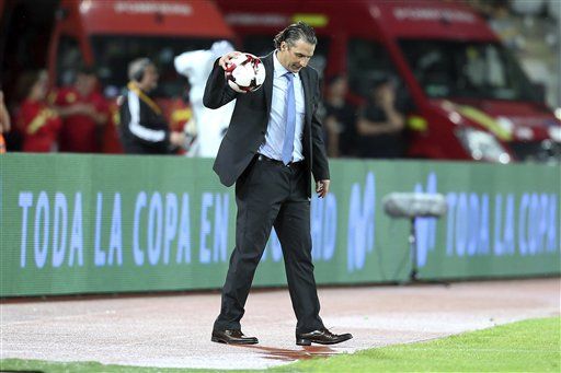 Chile descarta a Claudio Bravo para su debut en la Confederaciones - AP151921033256