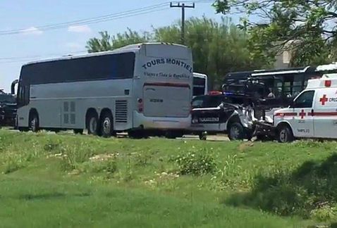 Choca autobús que transportaba reos del penal de Ciudad Victoria
