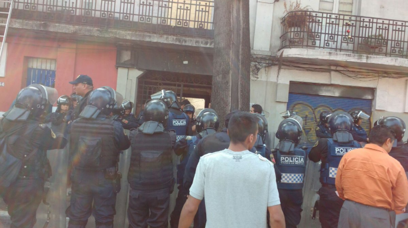 Desalojan edificio de departamentos en la Doctores