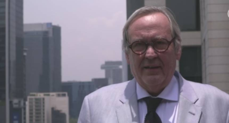 Navalón pide perdón a millennials por su columna