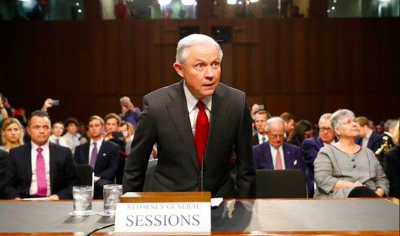 Sessions niega contactos con Rusia sobre la elección de EE.UU.