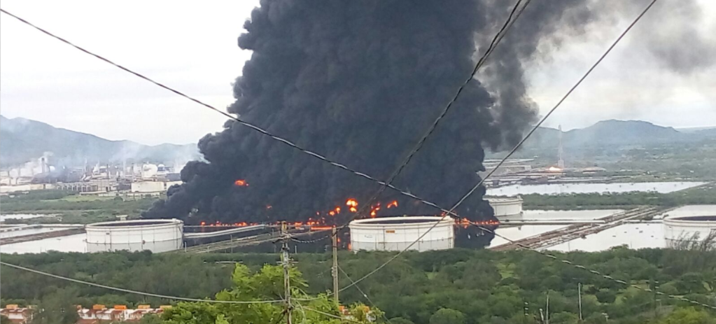 Confirma Pemex la muerte de un trabajador por incendio en Salina Cruz