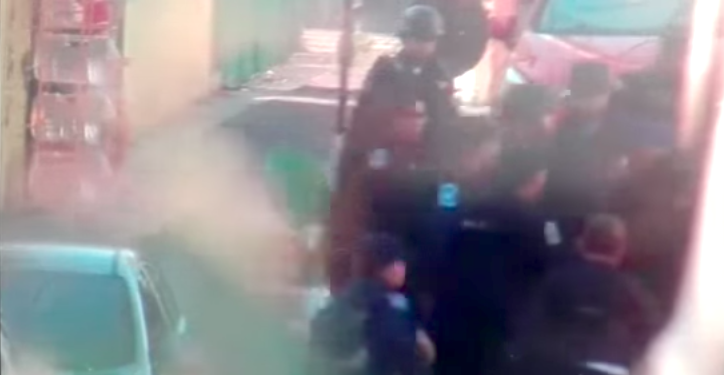 Jefe de la policía capitalina evita que hombre se suicide