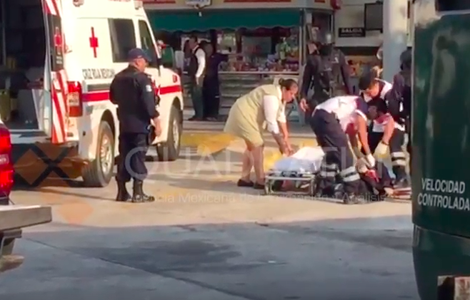 Balean a hombre dentro de la central de autobuses de Zihuatanejo