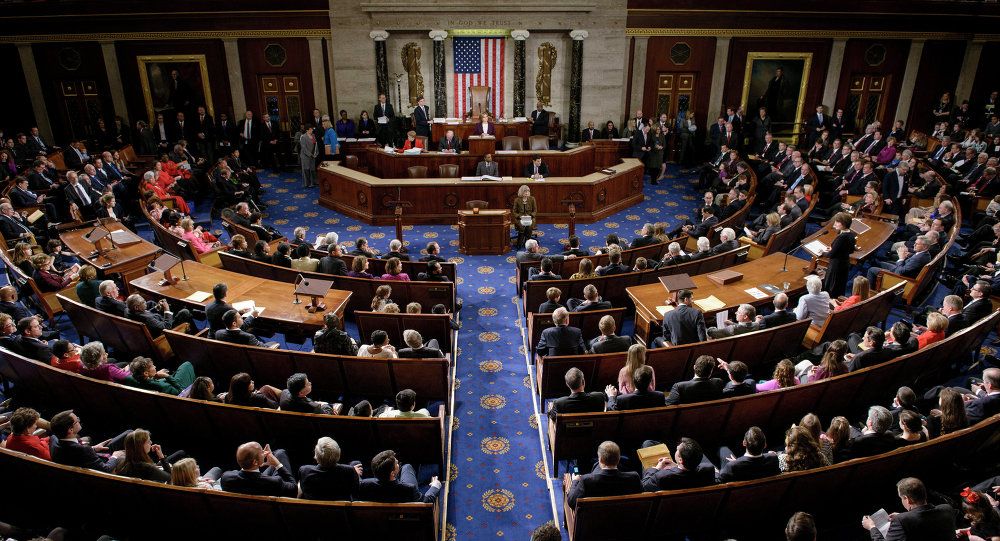 Republicanos aprueban iniciativas de ley contra migrantes