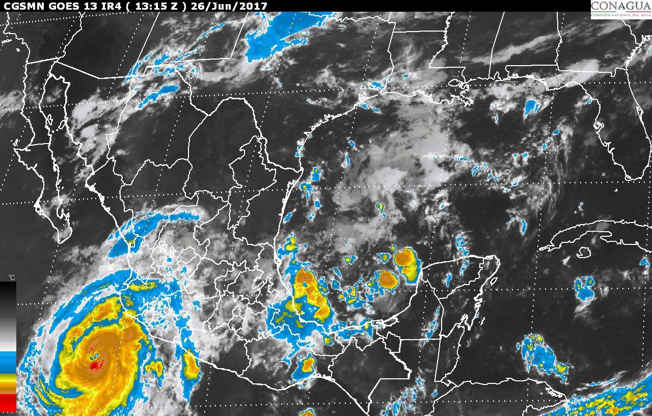 Huracán Dora se desplaza por costas de Colima y Jalisco