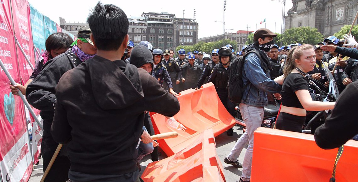 Marchan por el orgullo gay en Reforma - Encapuchados-marcha-gay-WhatsApp-Image-2017-06-24-at-14.34.34-1