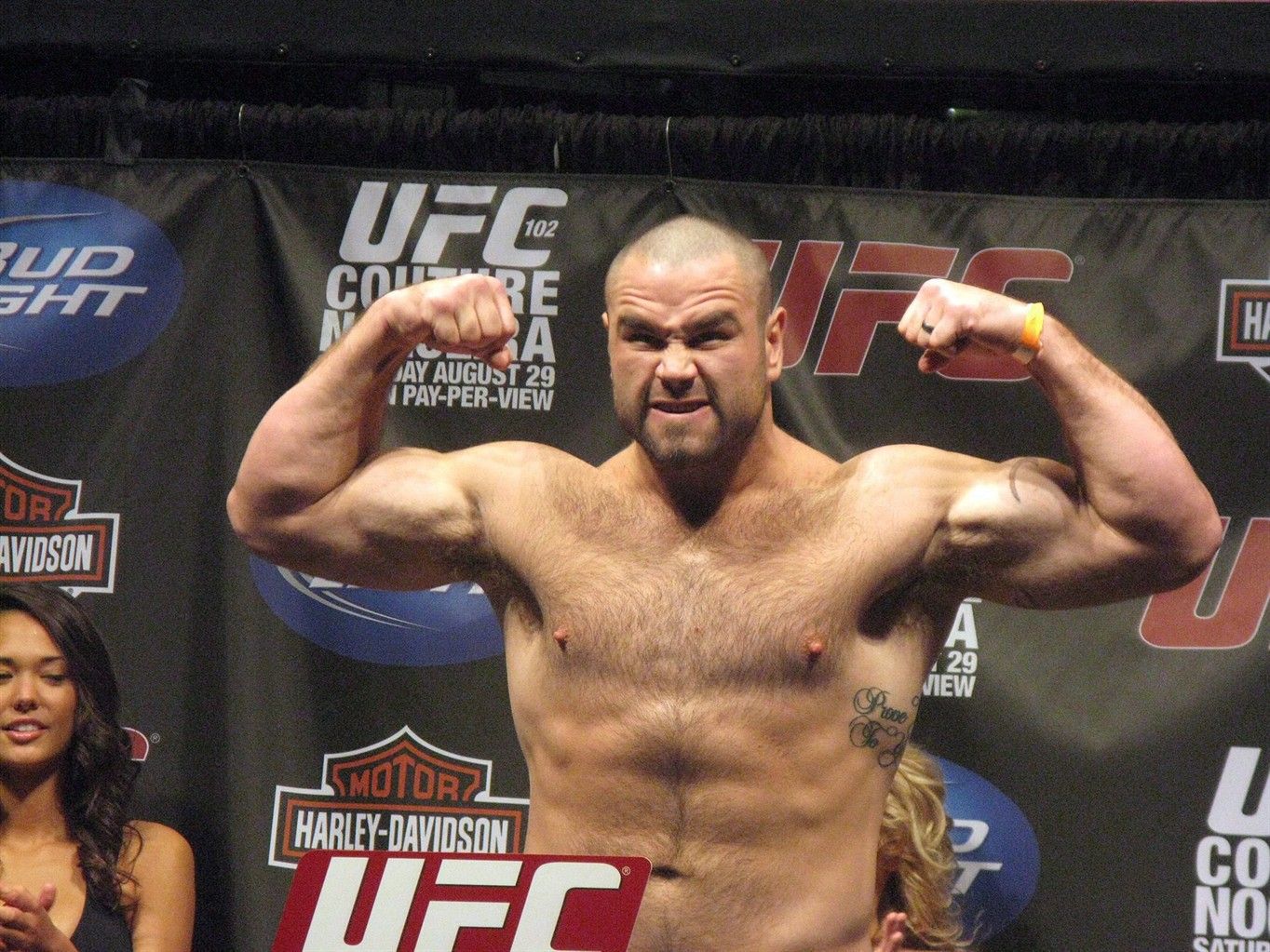 Ha muerto exluchador de UFC tras pelea de boxeo - Tim-Hague