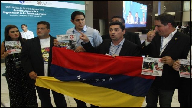 #VIDEO Irrumpen opositores venezolanos sesión plenaria de la OEA #VIDEO Irrumpen opositores venezolanos sesión plenaria de la OEA