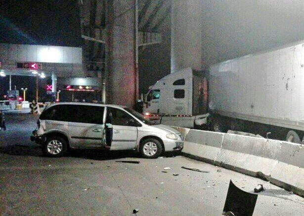 Tráiler sin frenos choca en la Autopista México-Puebla y deja cinco heridos - accidente-mexico-puebla-iberomed2