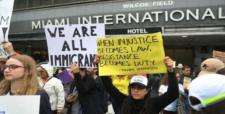 Abogados defenderán a visitantes extranjeros en EE.UU.