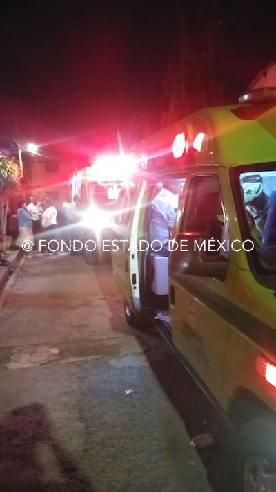 Riña en boda deja cuatro heridos en Ecatepec - ambulancia