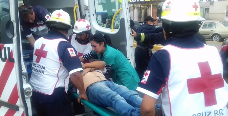 #Video Camión de volteo impacta a vehículos en persecución en Hidalgo - arrollados