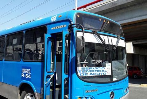 Dos hombres armados asaltan camión en Monterrey