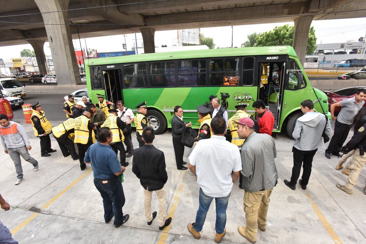 Detienen a sujeto durante asalto de autobús en Toluca