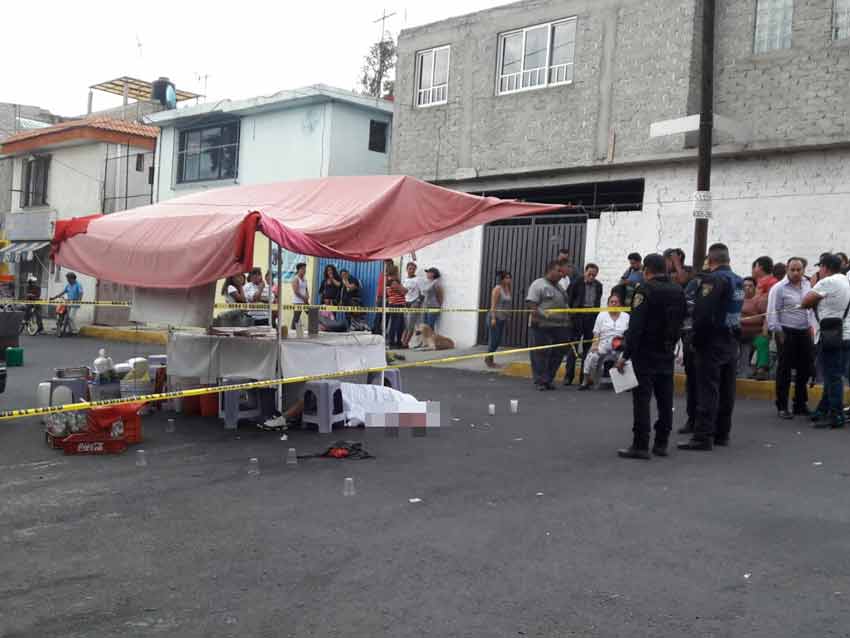 Asesinan a hombre mientras comía en Iztapalapa